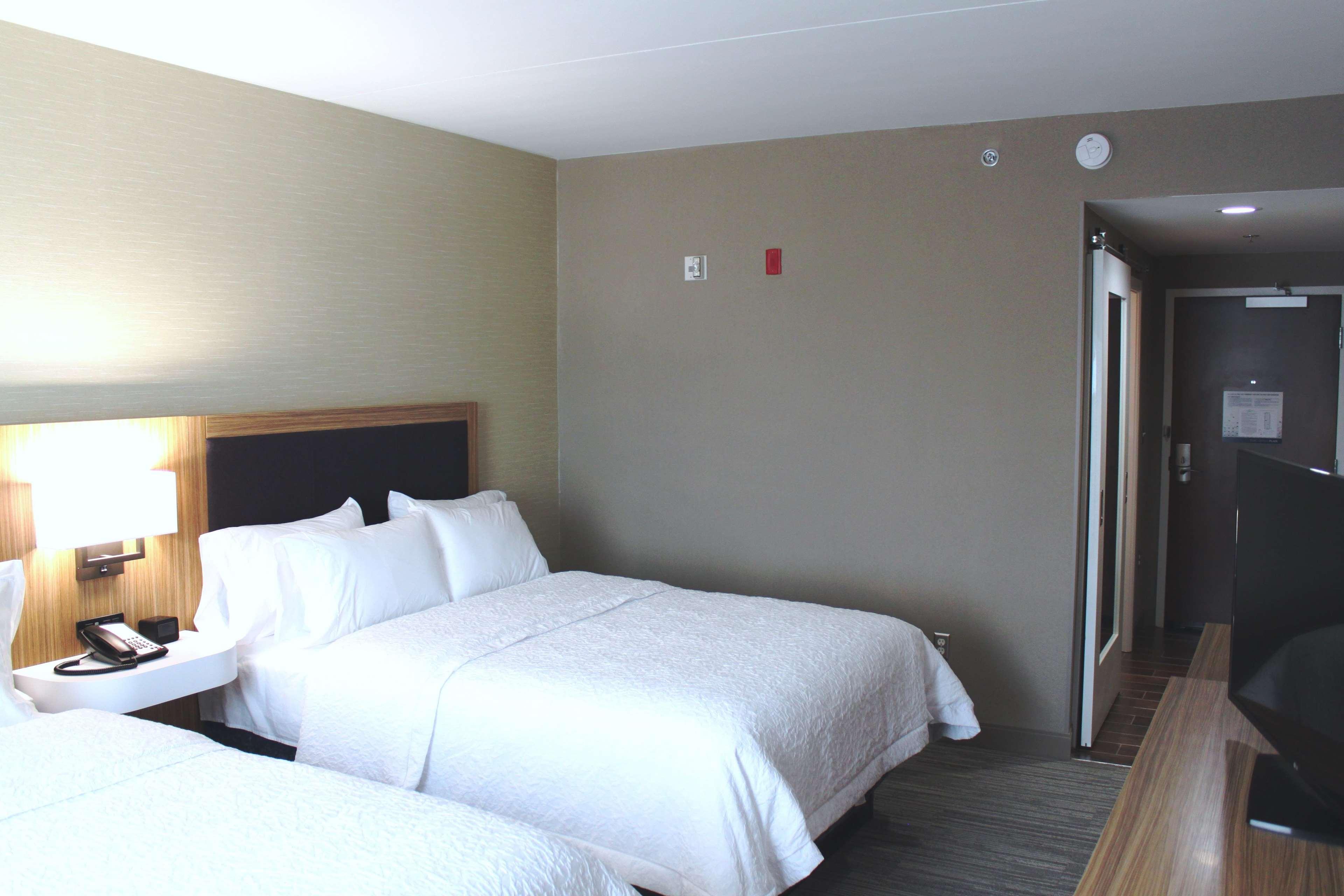 Hampton Inn Форсайт Экстерьер фото