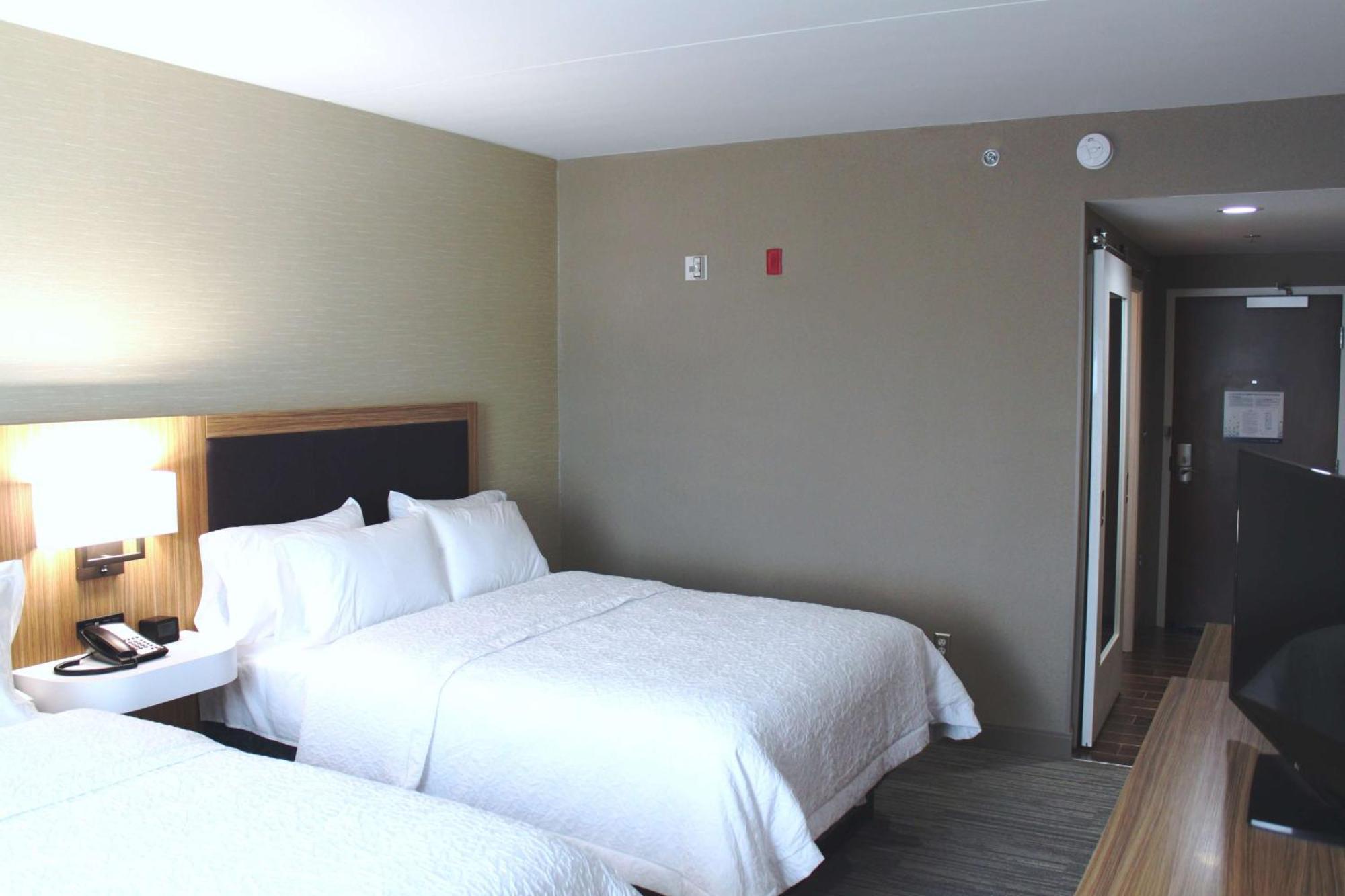 Hampton Inn Форсайт Экстерьер фото