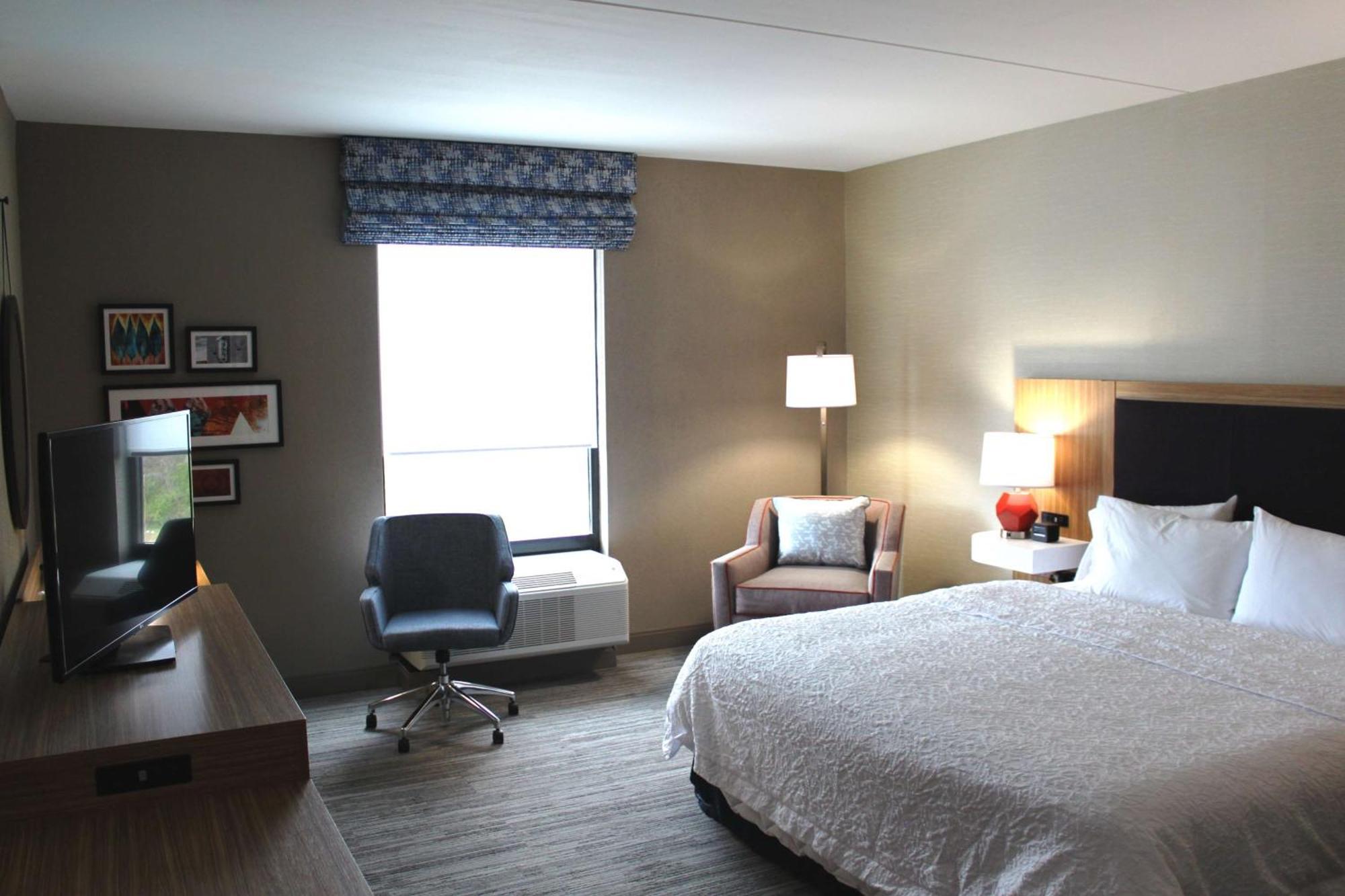 Hampton Inn Форсайт Экстерьер фото