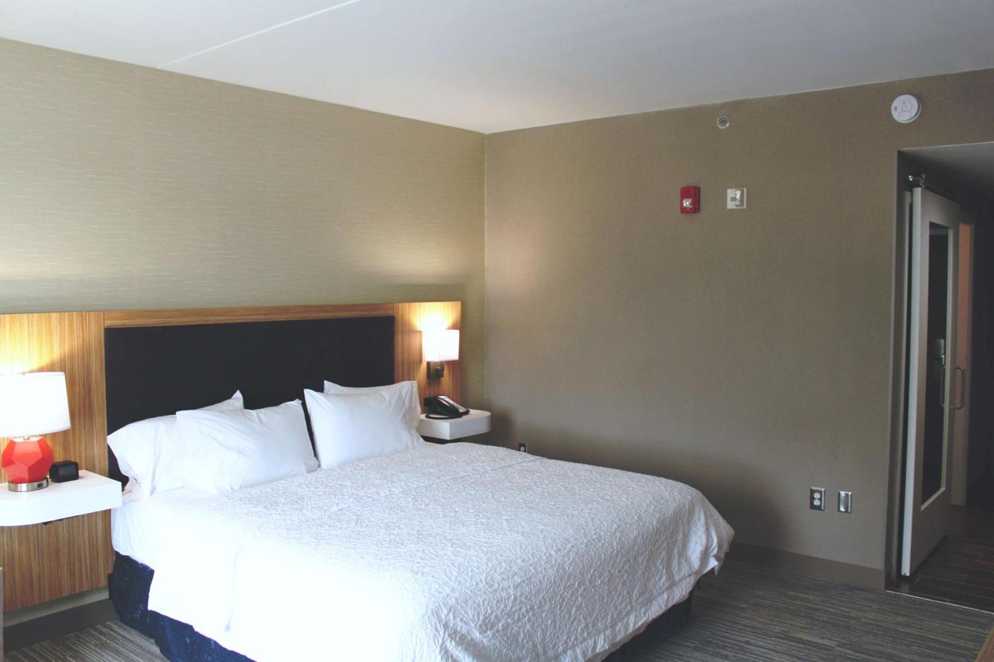 Hampton Inn Форсайт Экстерьер фото
