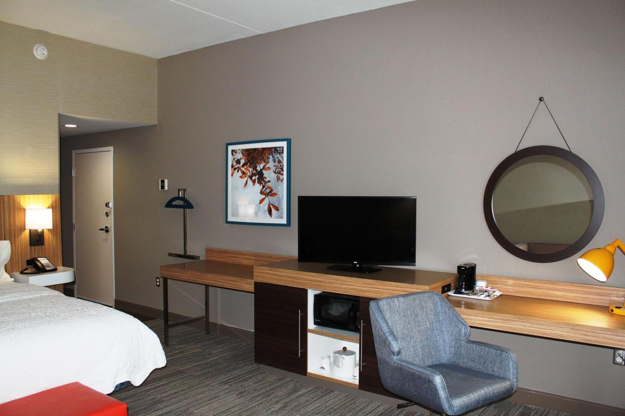 Hampton Inn Форсайт Экстерьер фото