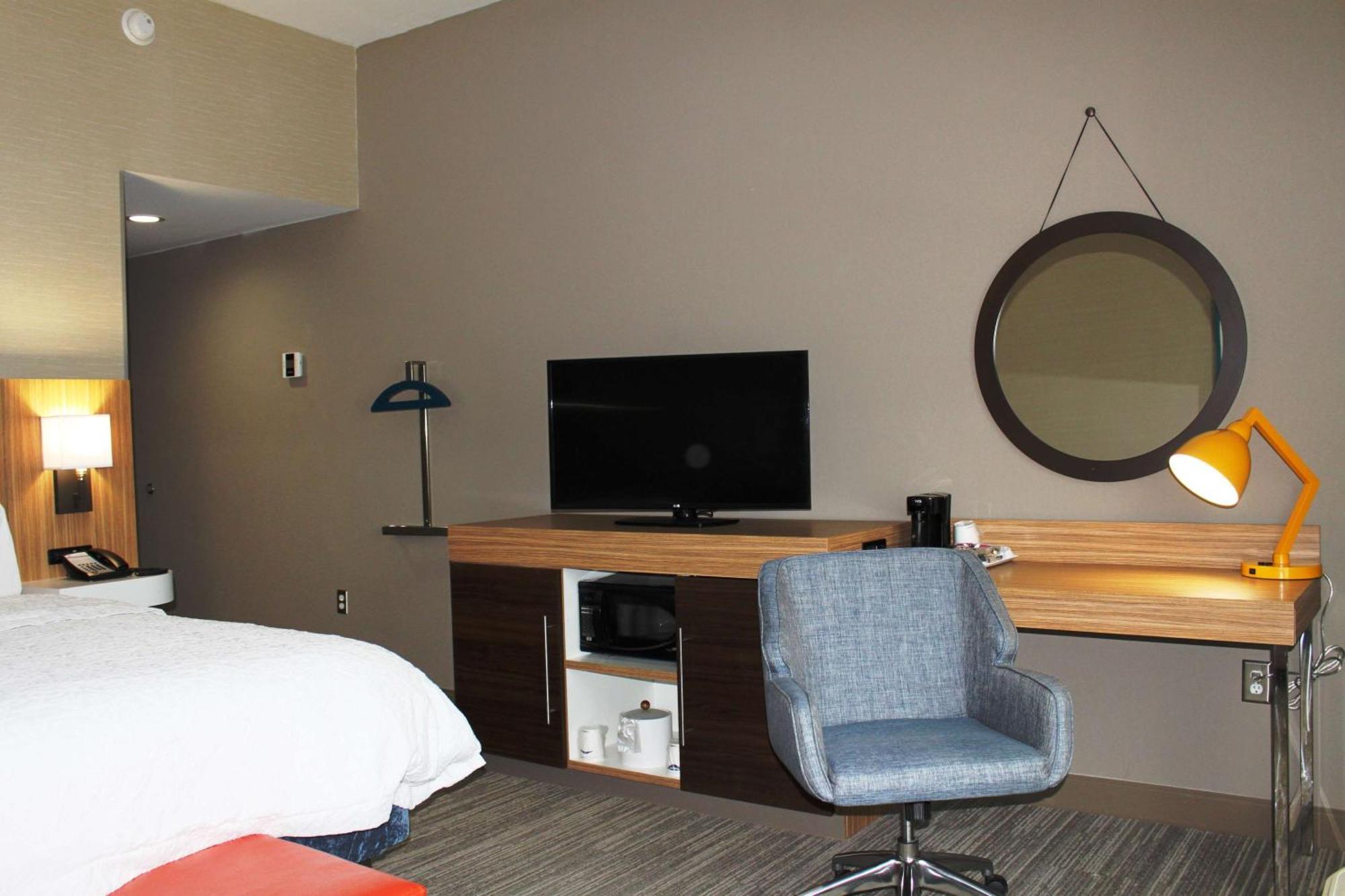 Hampton Inn Форсайт Экстерьер фото