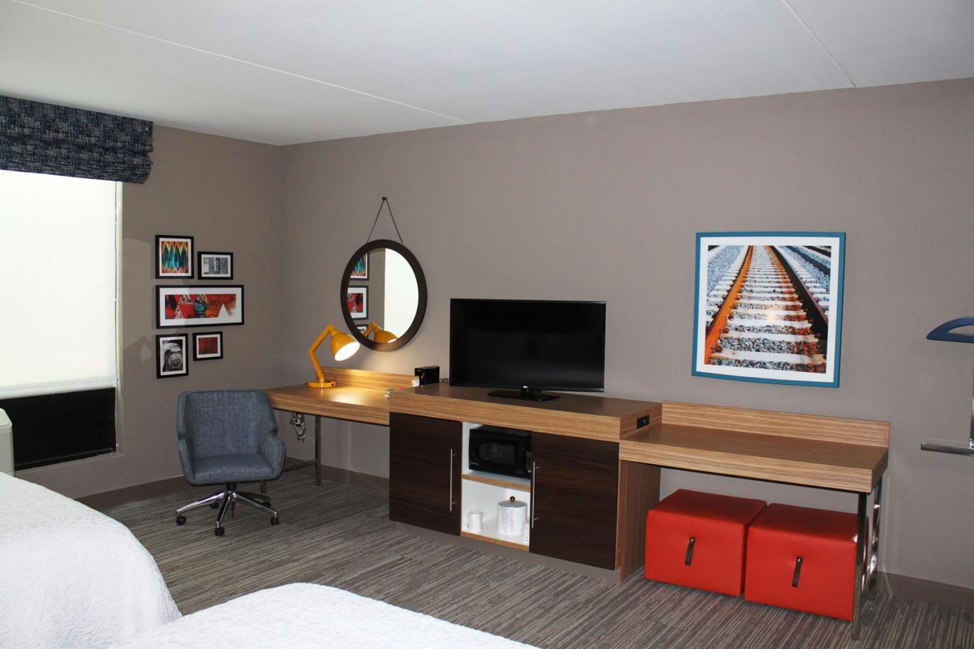 Hampton Inn Форсайт Экстерьер фото