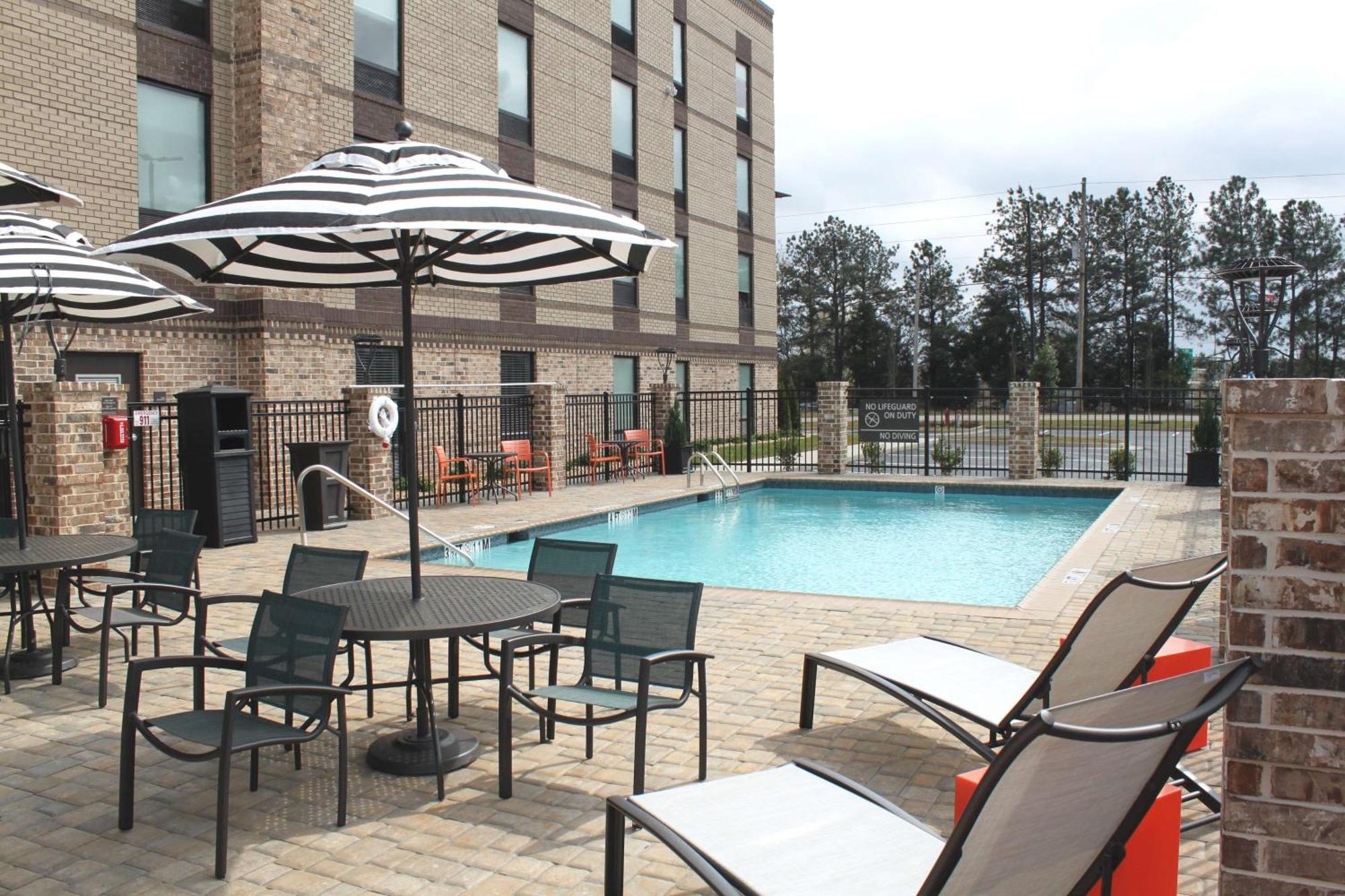 Hampton Inn Форсайт Экстерьер фото