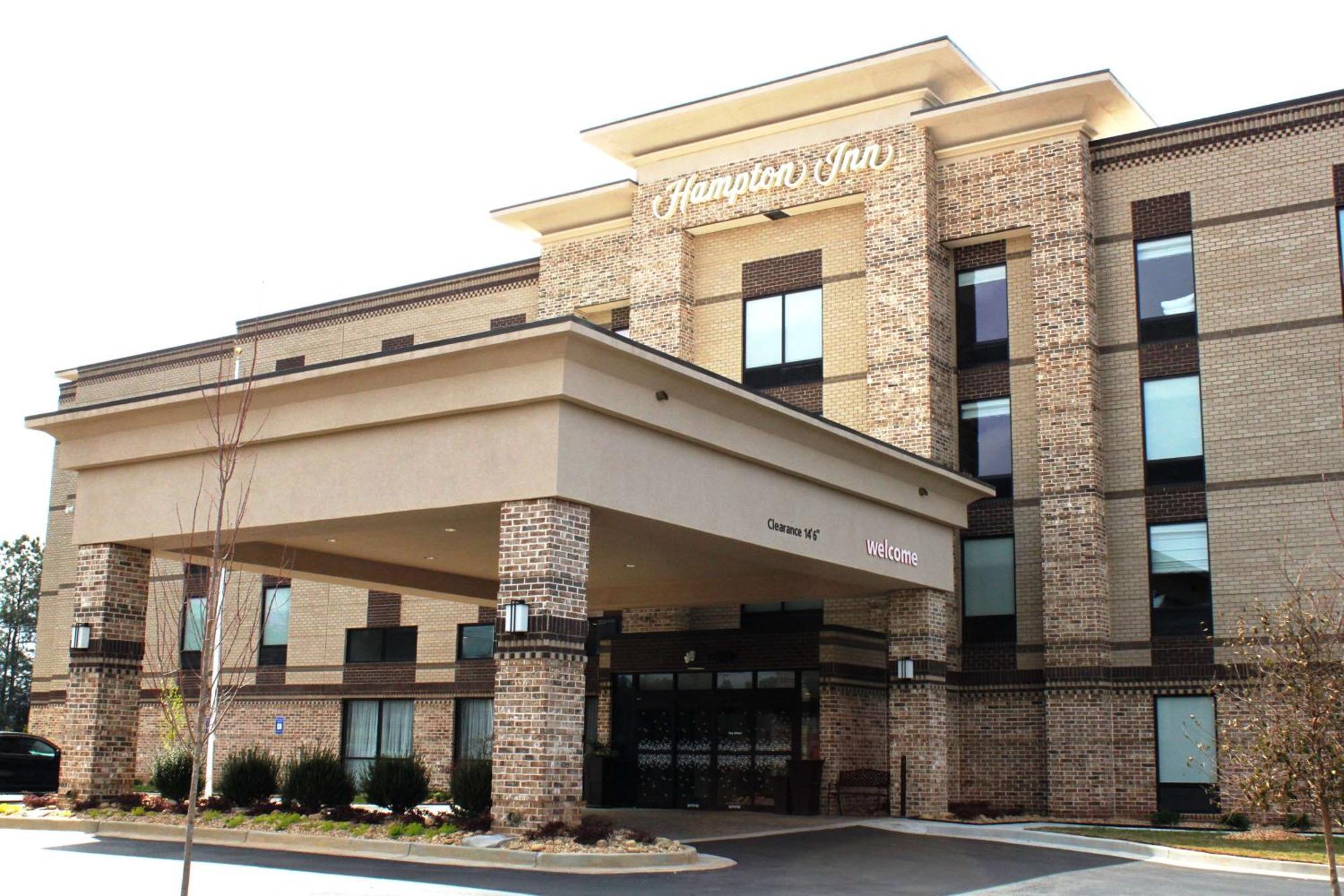 Hampton Inn Форсайт Экстерьер фото