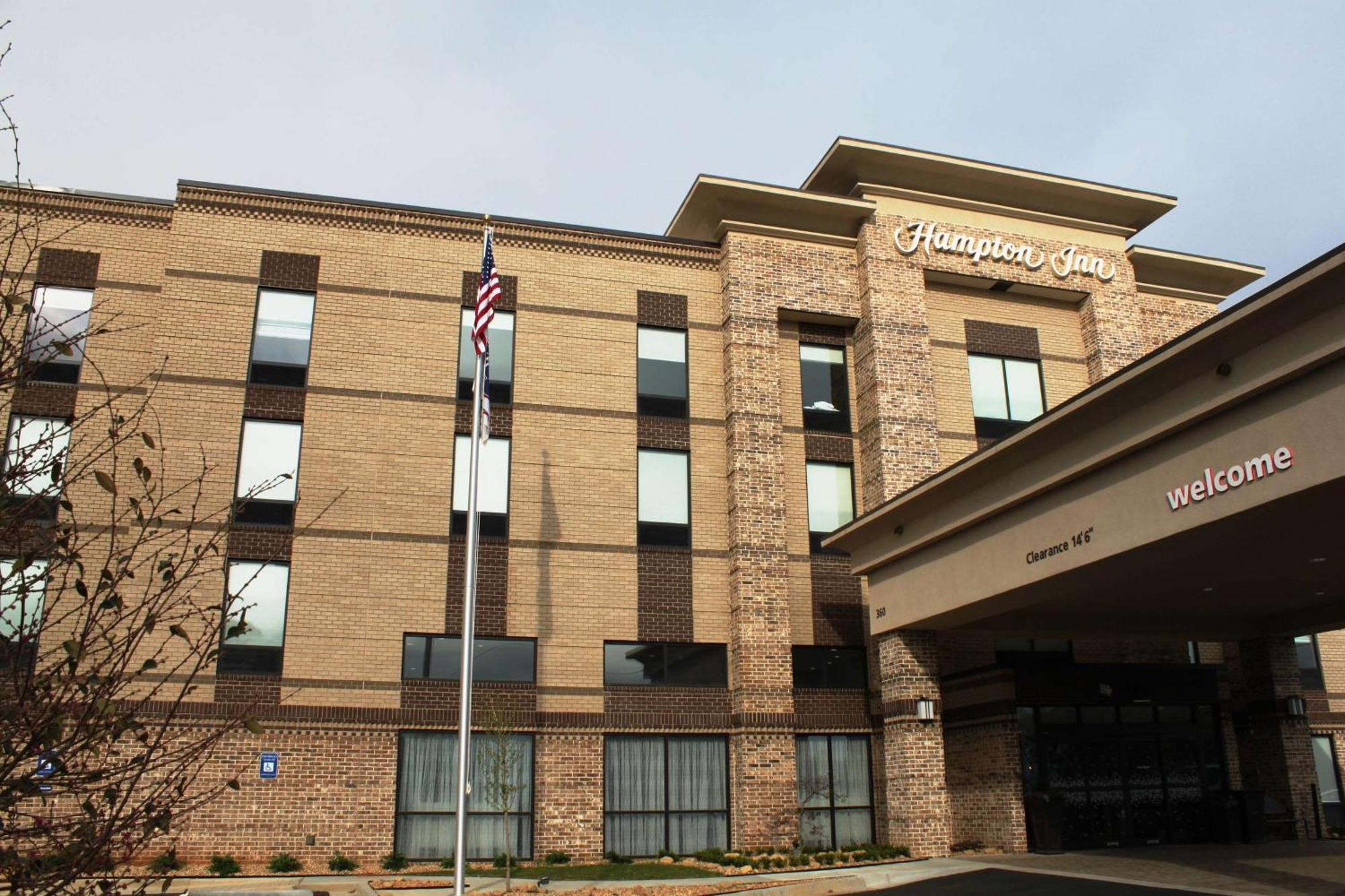Hampton Inn Форсайт Экстерьер фото