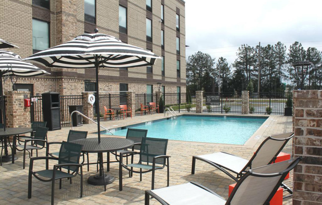 Hampton Inn Форсайт Экстерьер фото